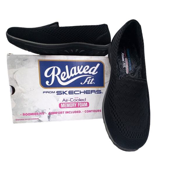 Skechers Relaxed Fit Slip On Sneakers Loafers Black Women 8 Machine Washable - Picture 1 of 5